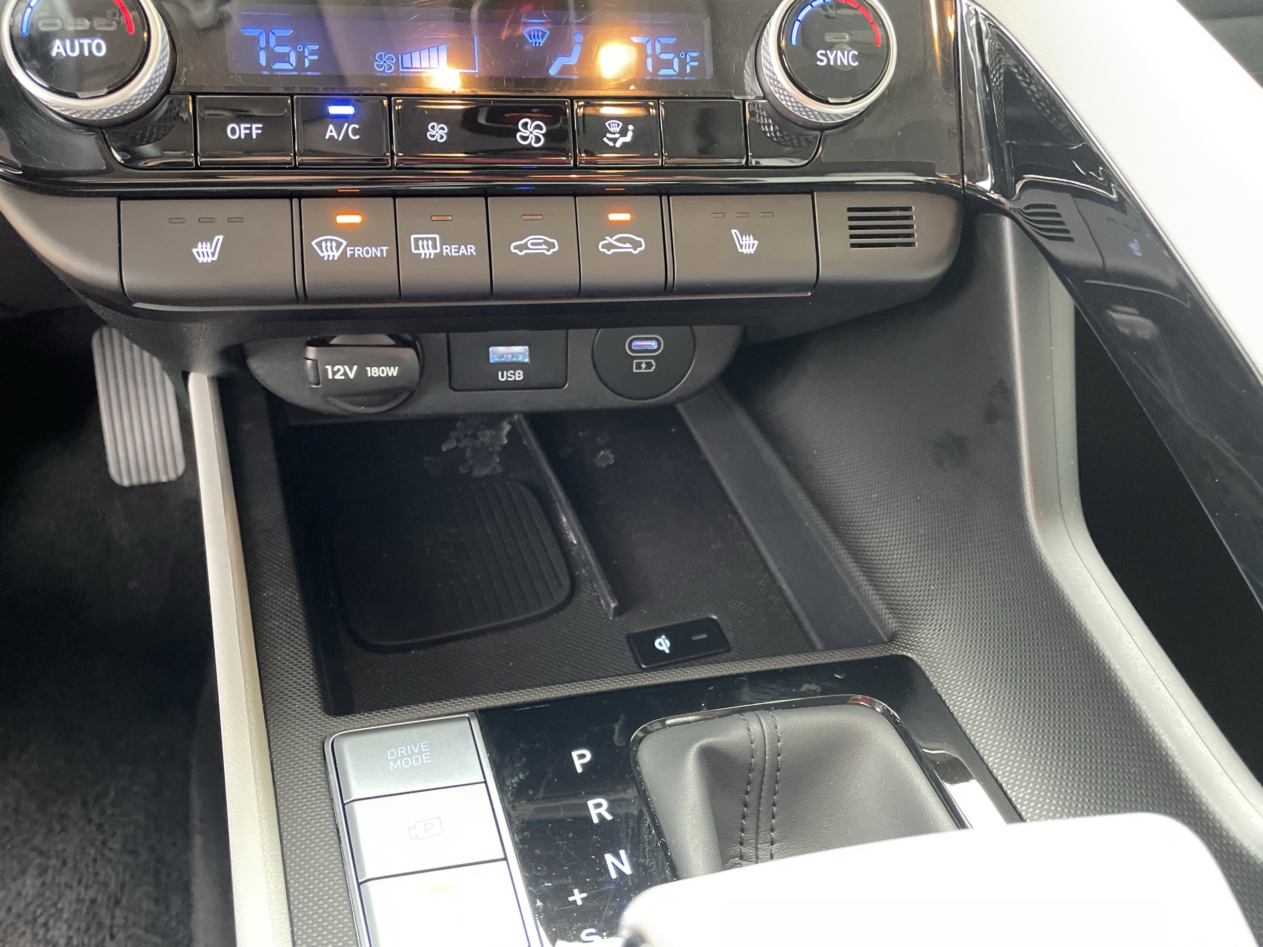 Used 2024 Hyundai Elantra Limited image 27