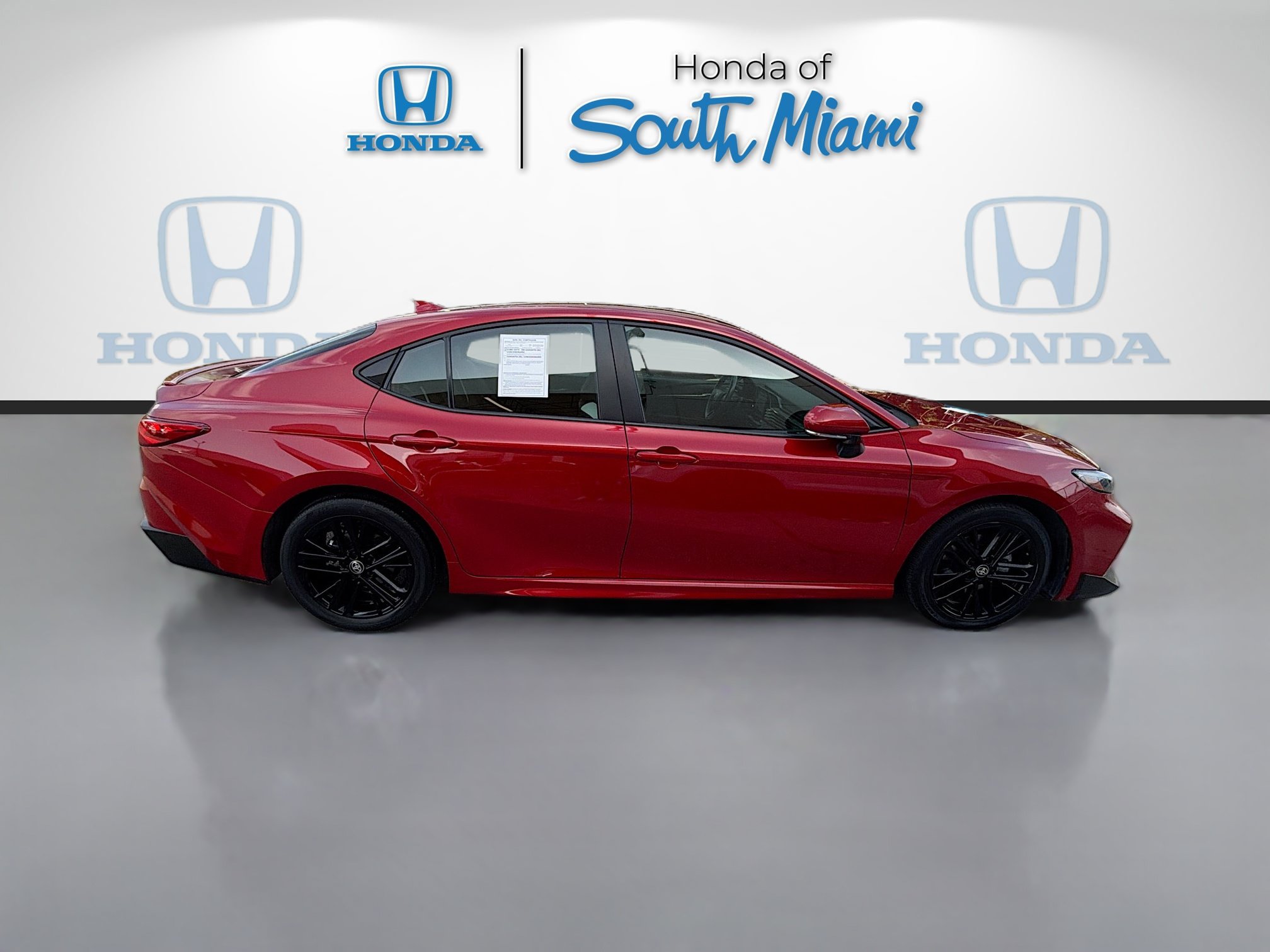 Used 2025 Toyota Camry SE FWD image 8