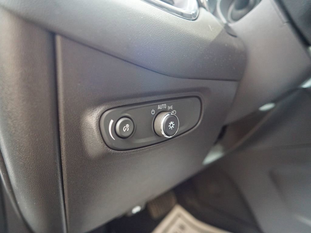 Used 2023 Chevrolet Equinox LT image 19