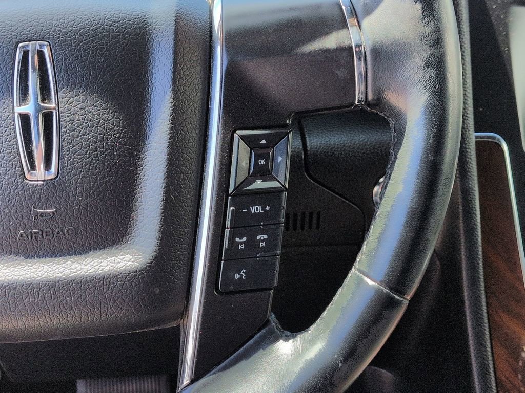 Used 2017 Lincoln Navigator Select image 18