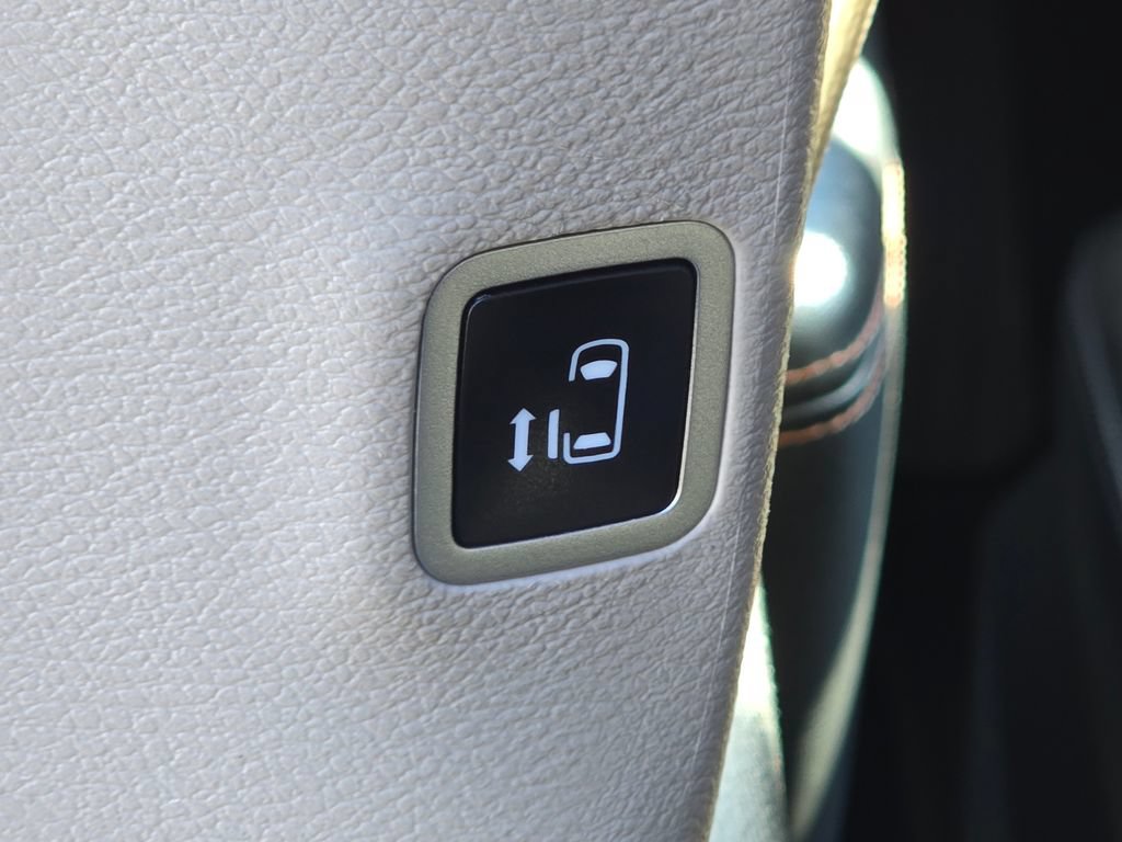 Used 2019 Chrysler Pacifica Touring-L Plus w/ Advanced Safetytec Group FWD image 18