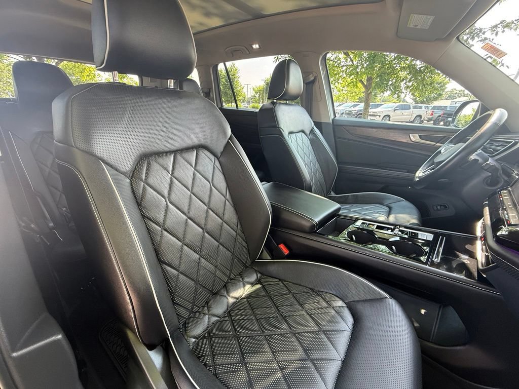 Used 2024 Volkswagen Atlas SEL Premium R-Line AWD/4WD image 29