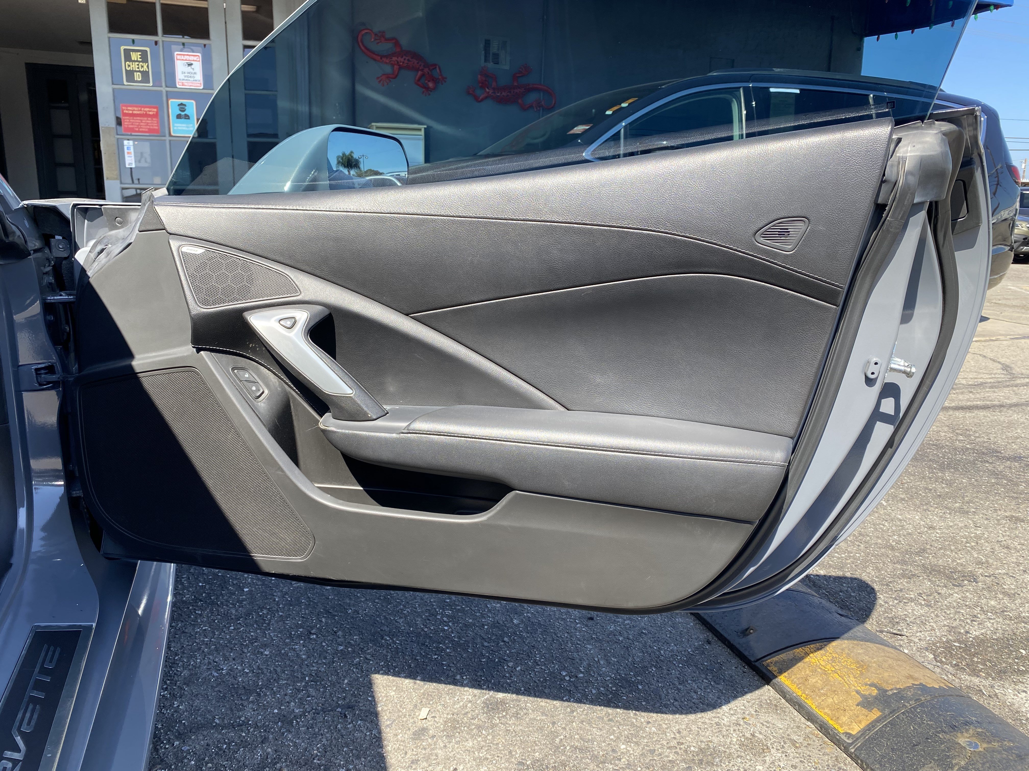Used 2018 Chevrolet Corvette Stingray Convertible w/ 1LT RWD image 23