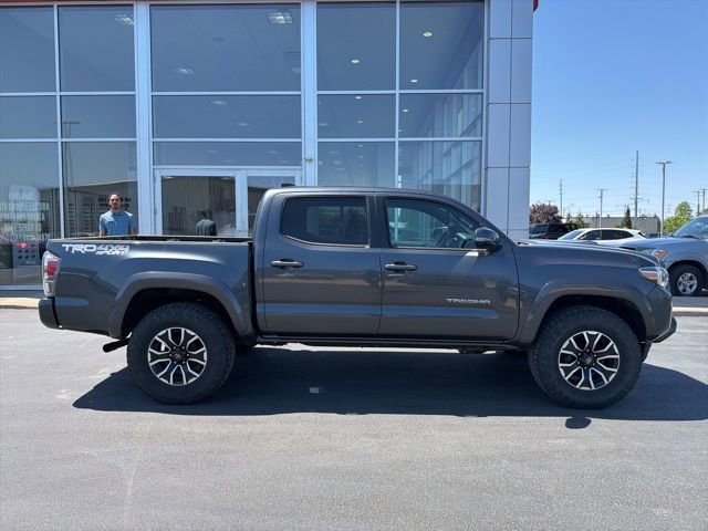 Used 2022 Toyota Tacoma TRD Sport AWD/4WD image 8