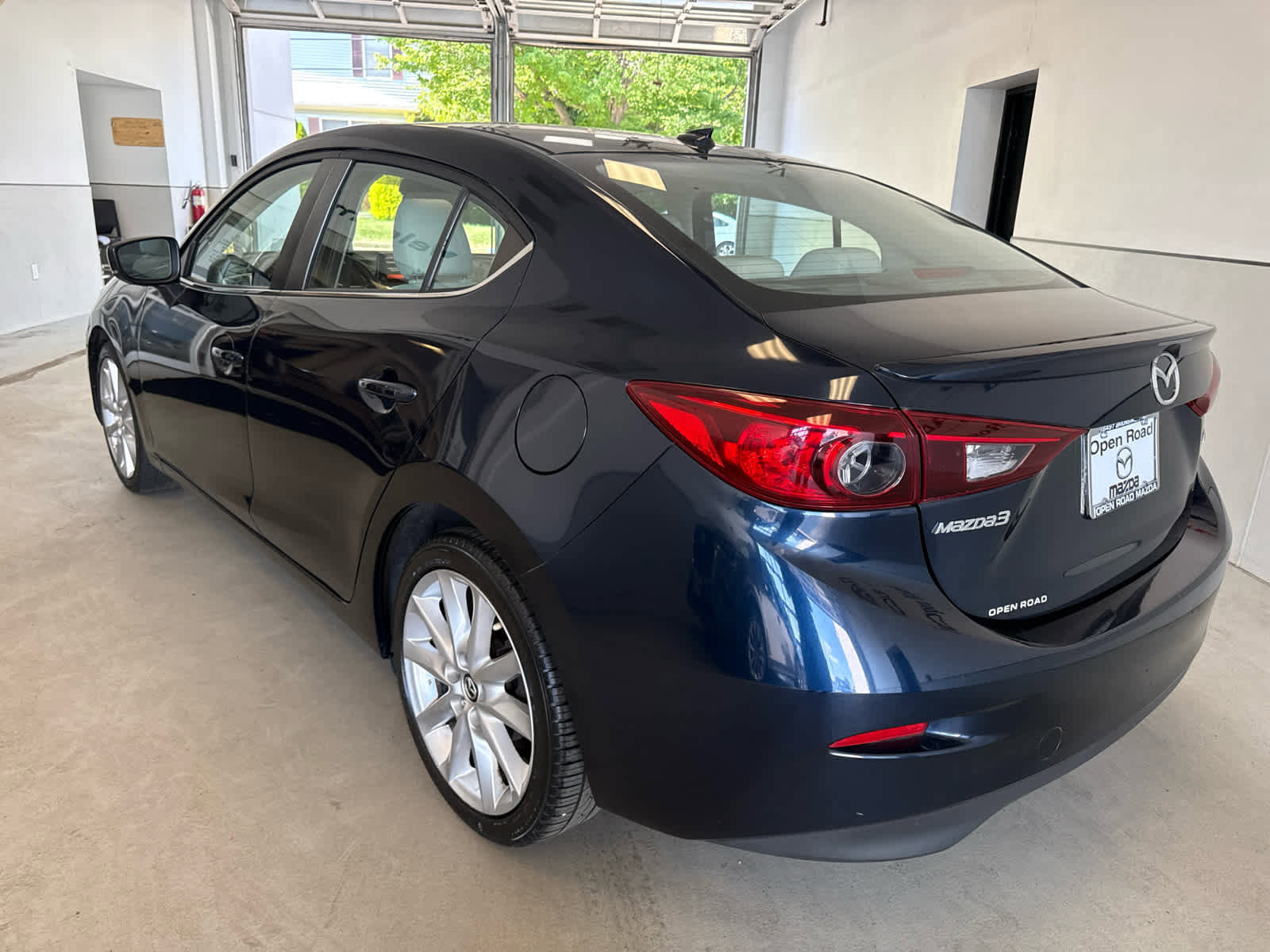 Used 2017 MAZDA MAZDA3 Grand Touring FWD image 4