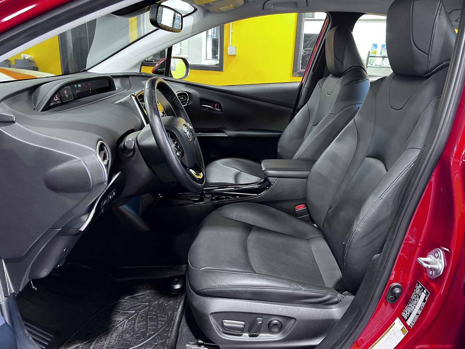 Used 2020 Toyota Prius XLE image 15