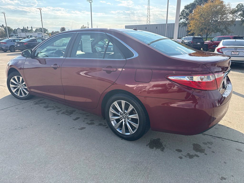 Used 2016 Toyota Camry XLE w/ Moonroof Package FWD image 5