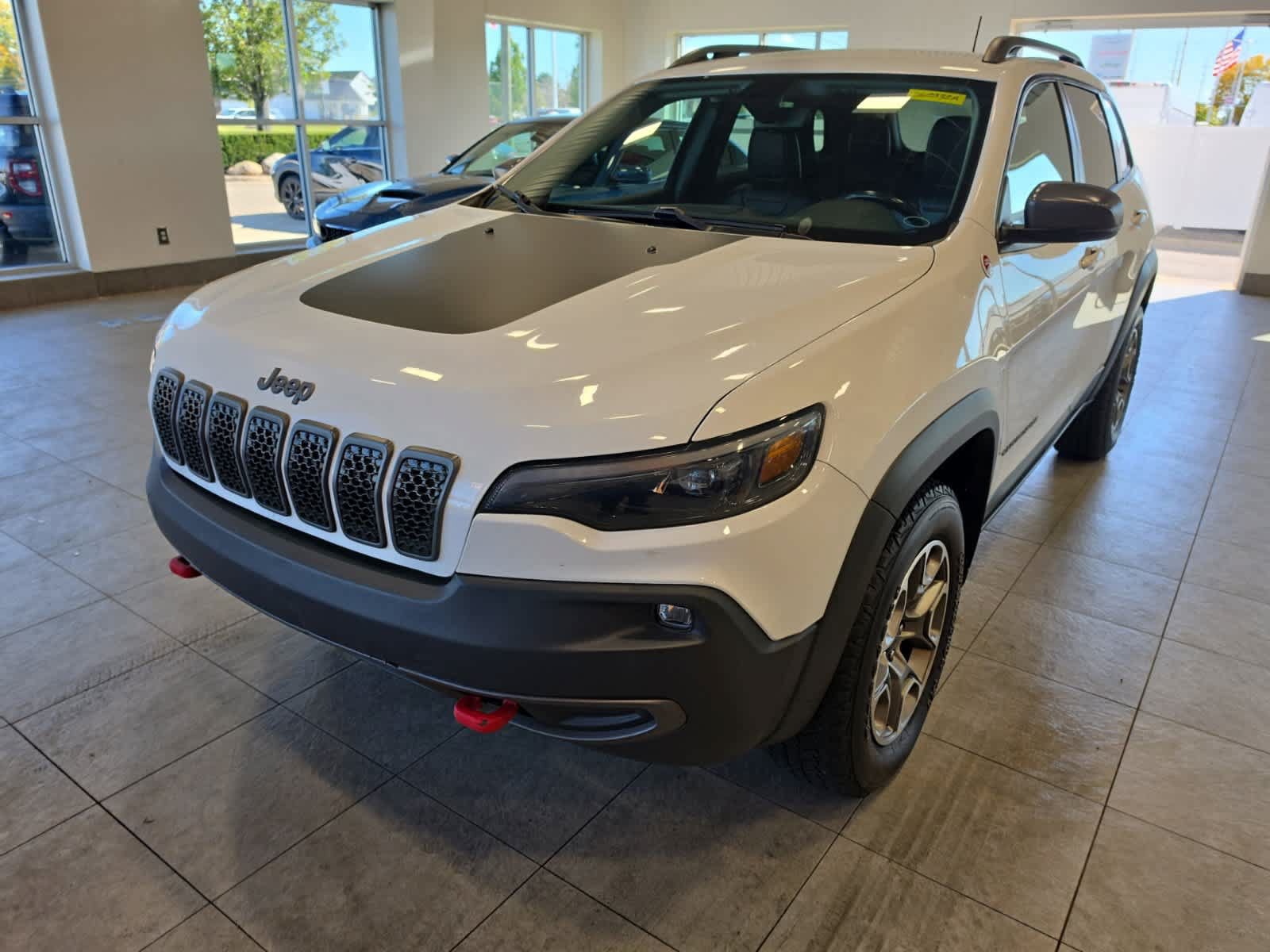 Used 2020 Jeep Cherokee Trailhawk w/ Cold Weather Group AWD/4WD image 1