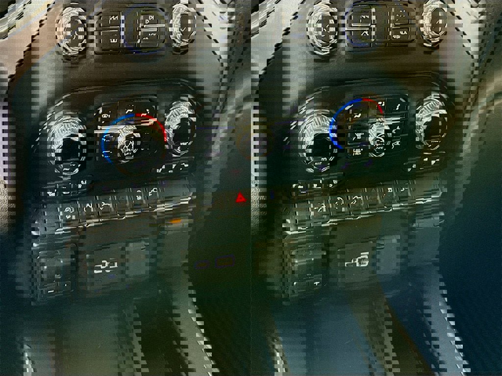 Used 2020 GMC Sierra 1500 SLT w/ SLT Premium Package image 10