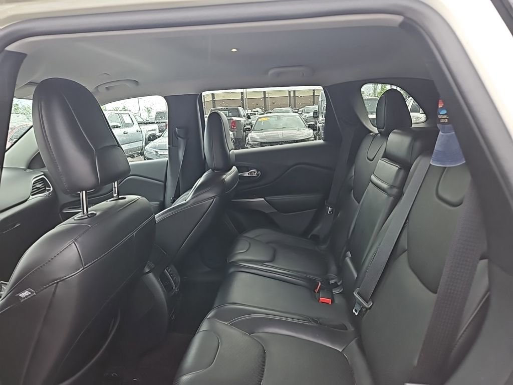 Used 2019 Jeep Cherokee Overland w/ Technology Group image 15