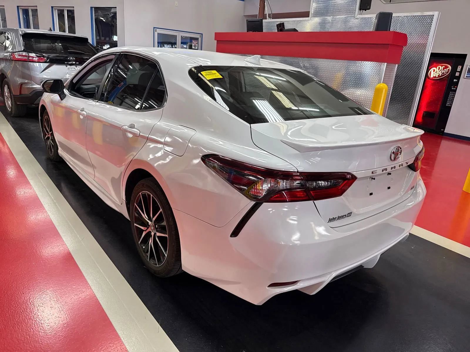 Used 2024 Toyota Camry SE image 2