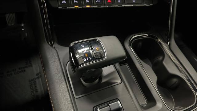 Used 2025 GMC Sierra 1500 AT4 w/ AT4 Premium Package AWD/4WD image 18