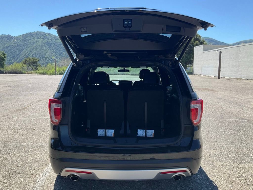 Used 2017 Ford Explorer XLT w/ Equipment Group 202A image 12