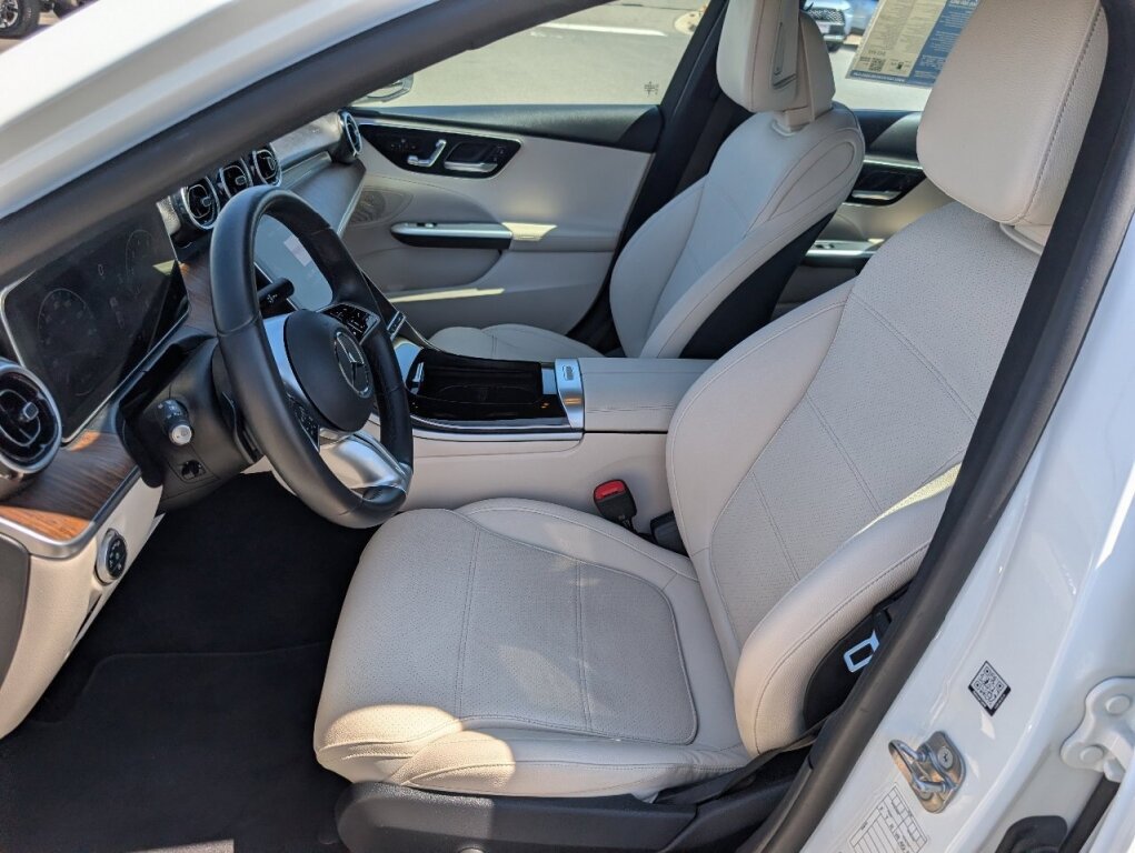 Used 2025 Mercedes-Benz C 300 4MATIC Sedan image 2