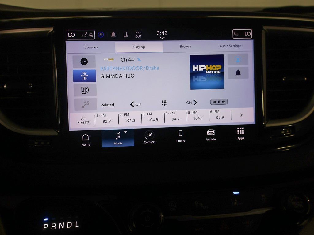 Used 2023 Chrysler Pacifica Touring-L image 42