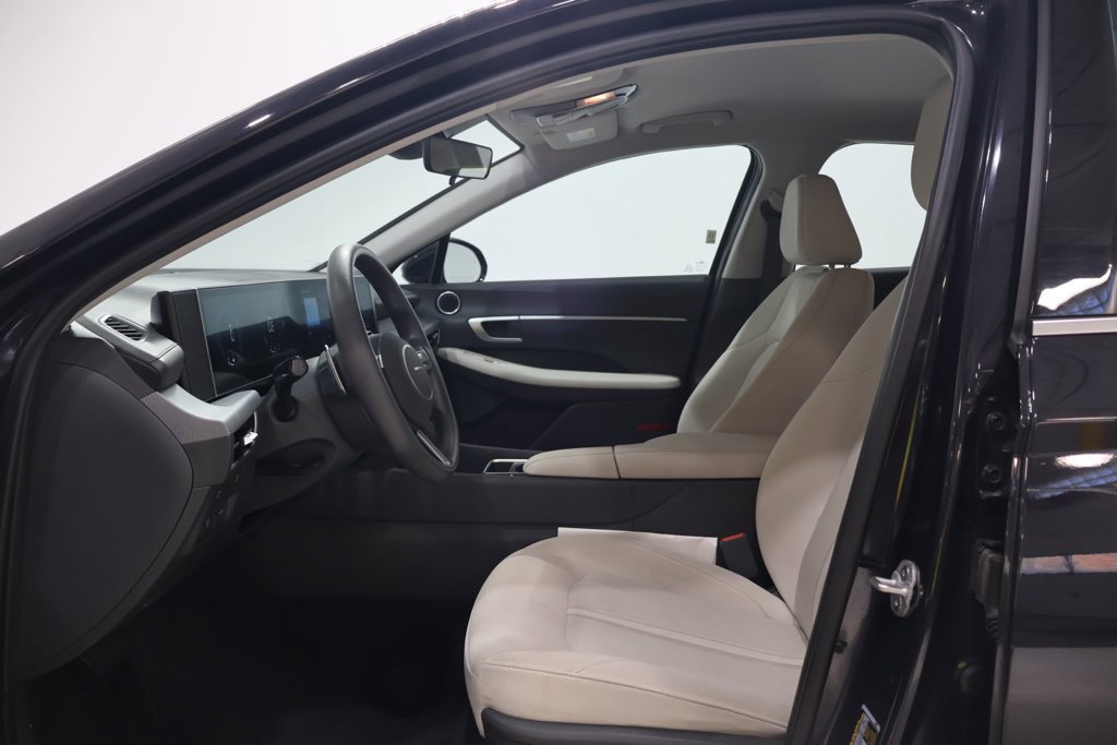 Used 2025 Hyundai Sonata SEL FWD image 11