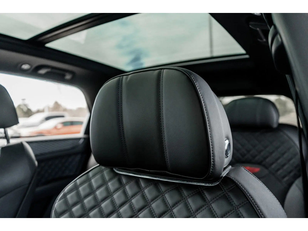 Used 2022 Bentley Bentayga image 29