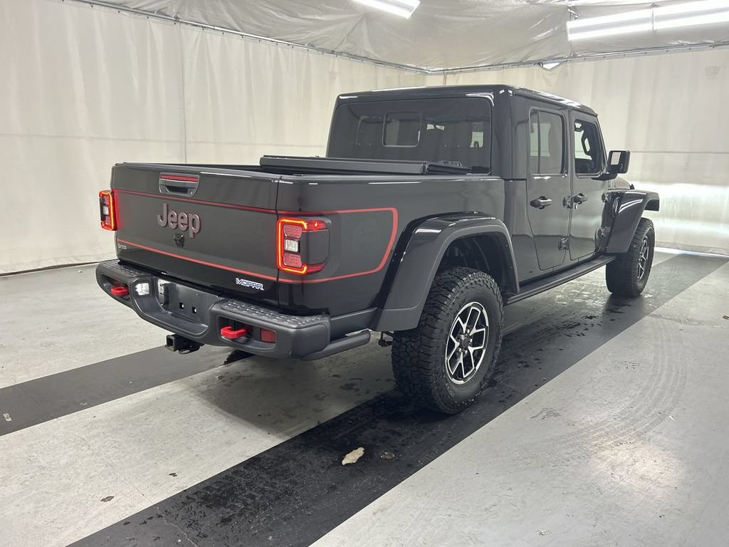 Used 2024 Jeep Gladiator Rubicon w/ Technology Group AWD/4WD image 2