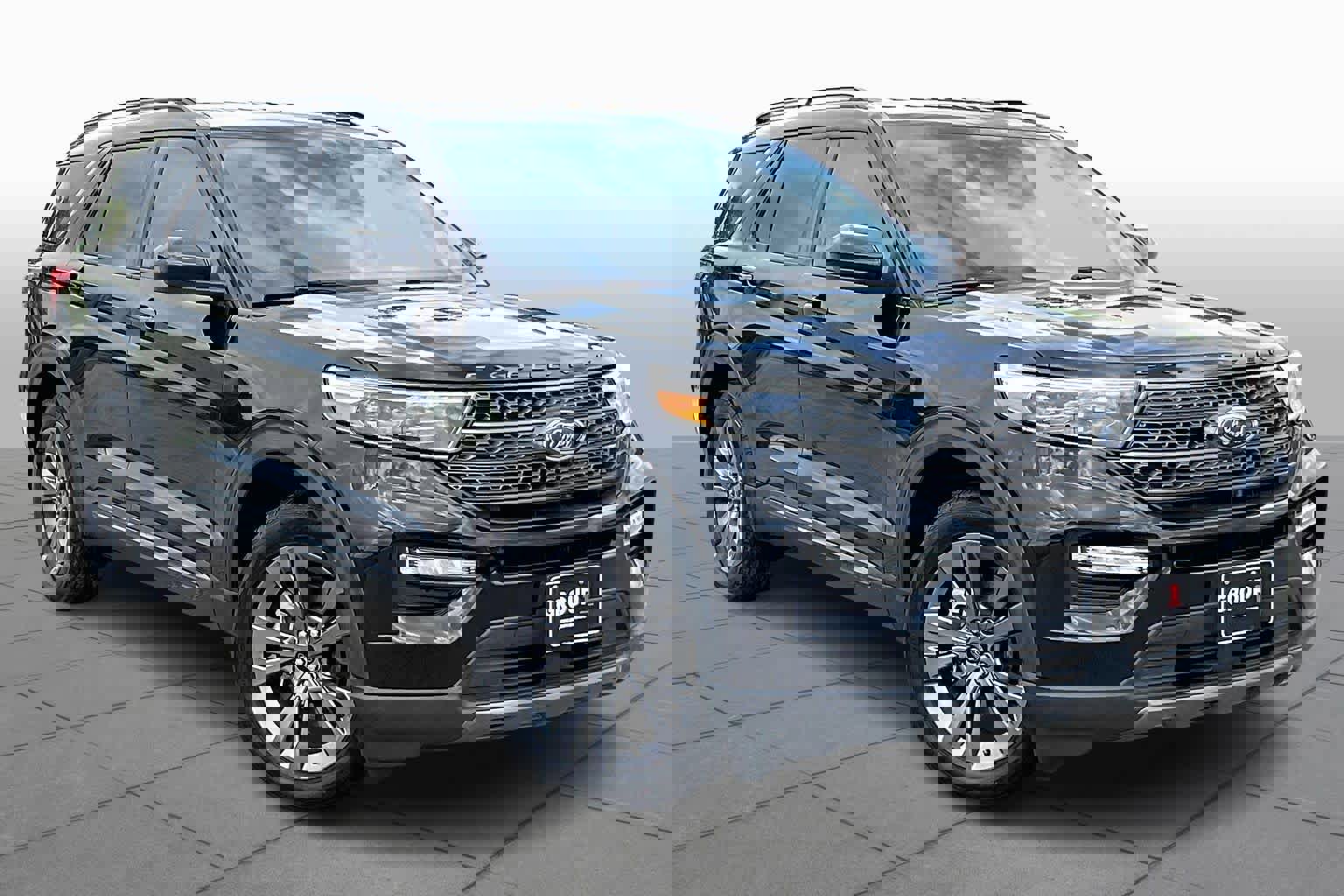 Used 2022 Ford Explorer XLT w/ Equipment Group 202A image 3