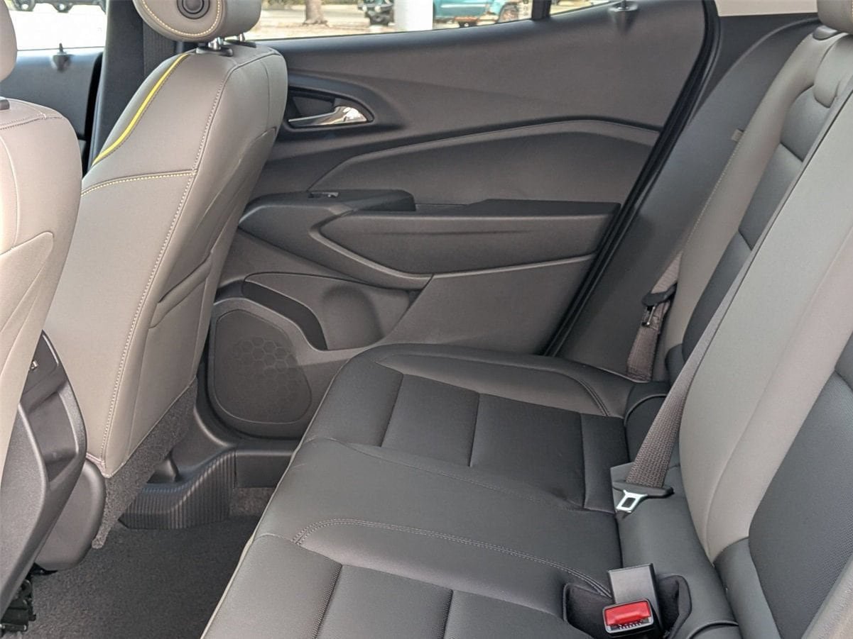 New 2026 Chevrolet Trax ACTIV w/ Sunroof Package FWD image 24