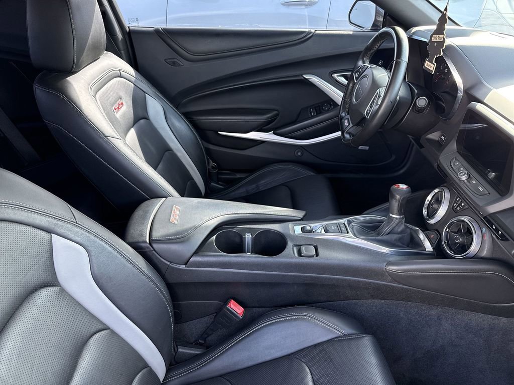 Used 2018 Chevrolet Camaro SS w/ LPO RS/SS Interior Package image 35