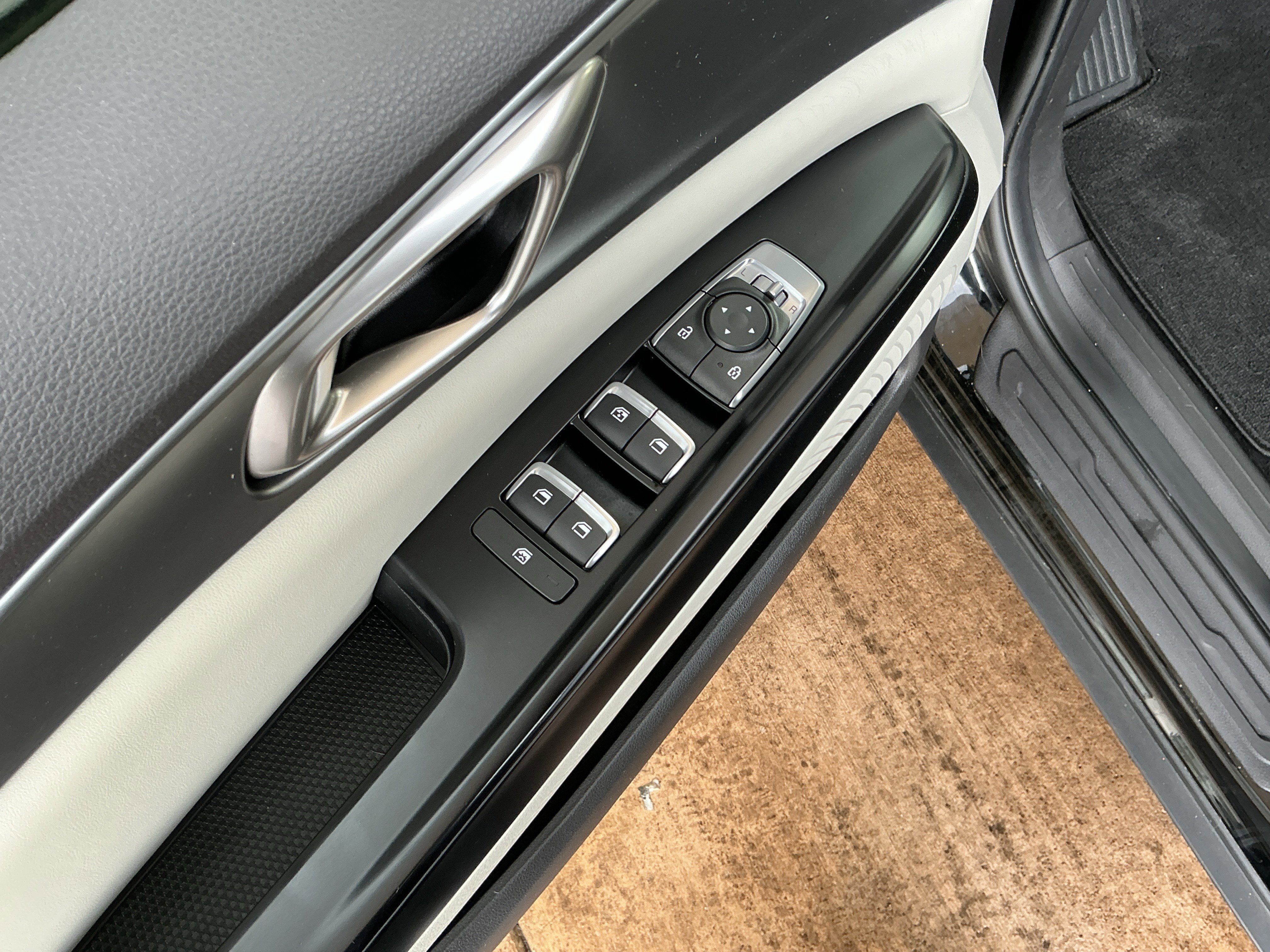 Used 2024 Kia Carnival LX image 15