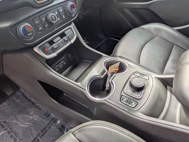 Used 2024 GMC Terrain SLT image 16