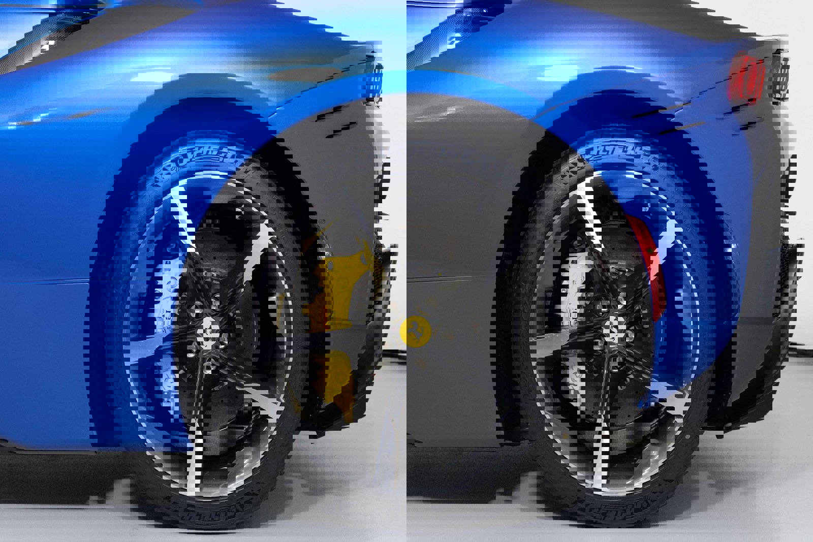 Used 2024 Ferrari SF90 Spider image 14