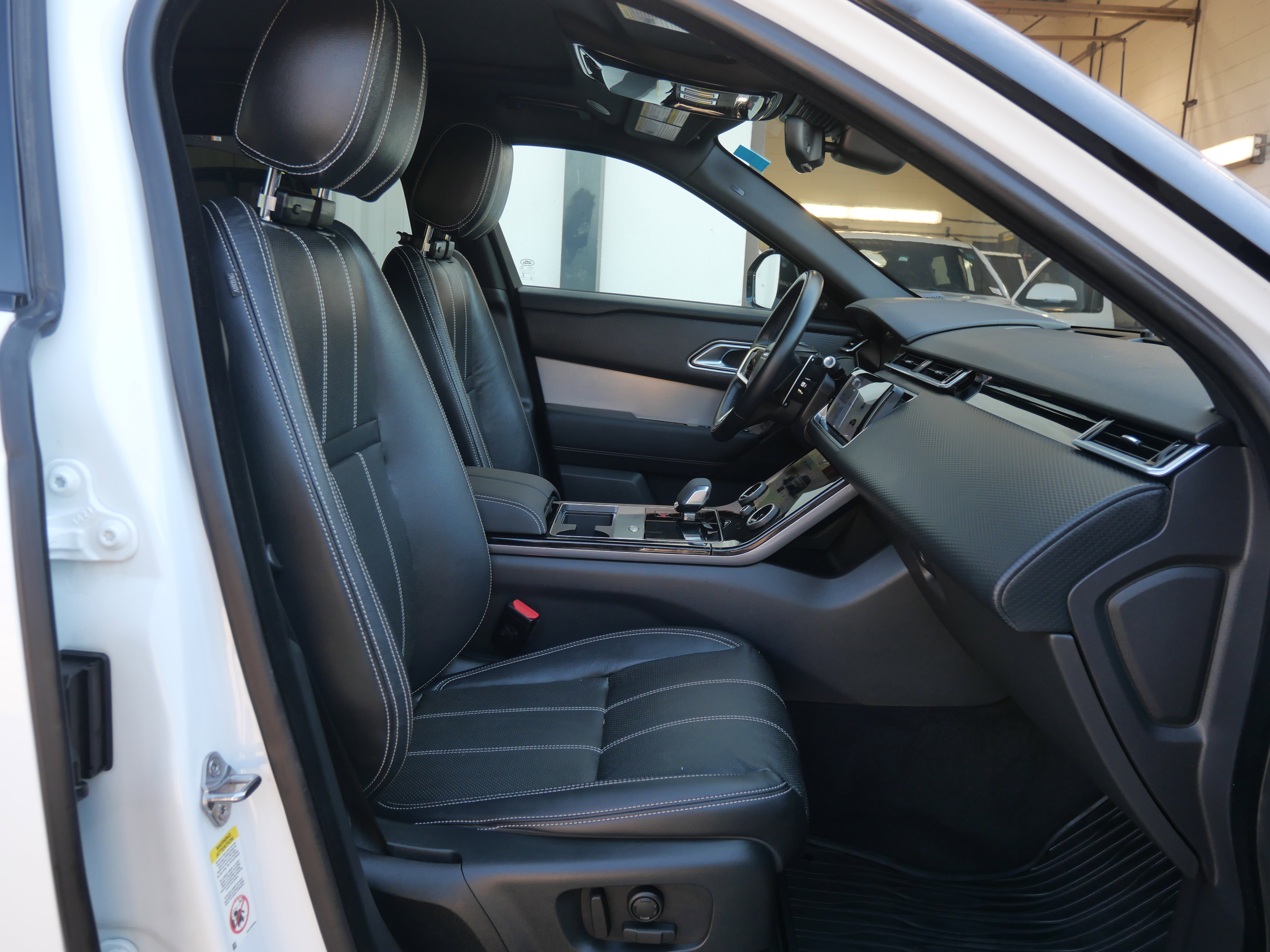 Used 2022 Land Rover Range Rover Velar R-Dynamic S image 15