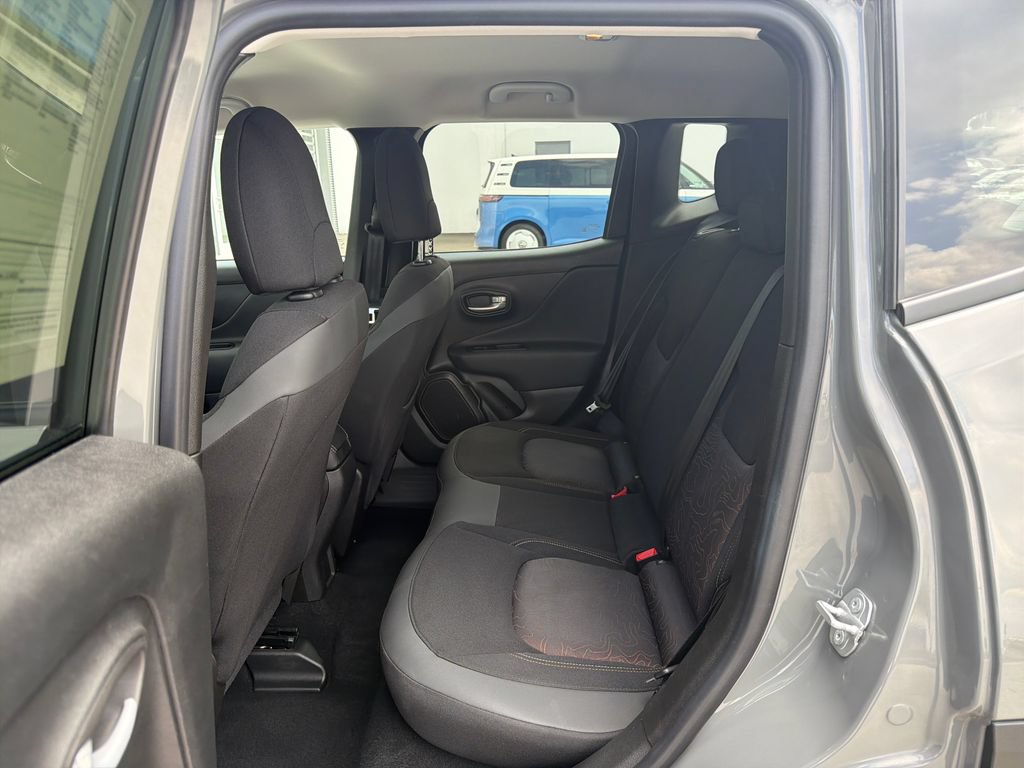 Used 2023 Jeep Renegade Latitude AWD/4WD image 12