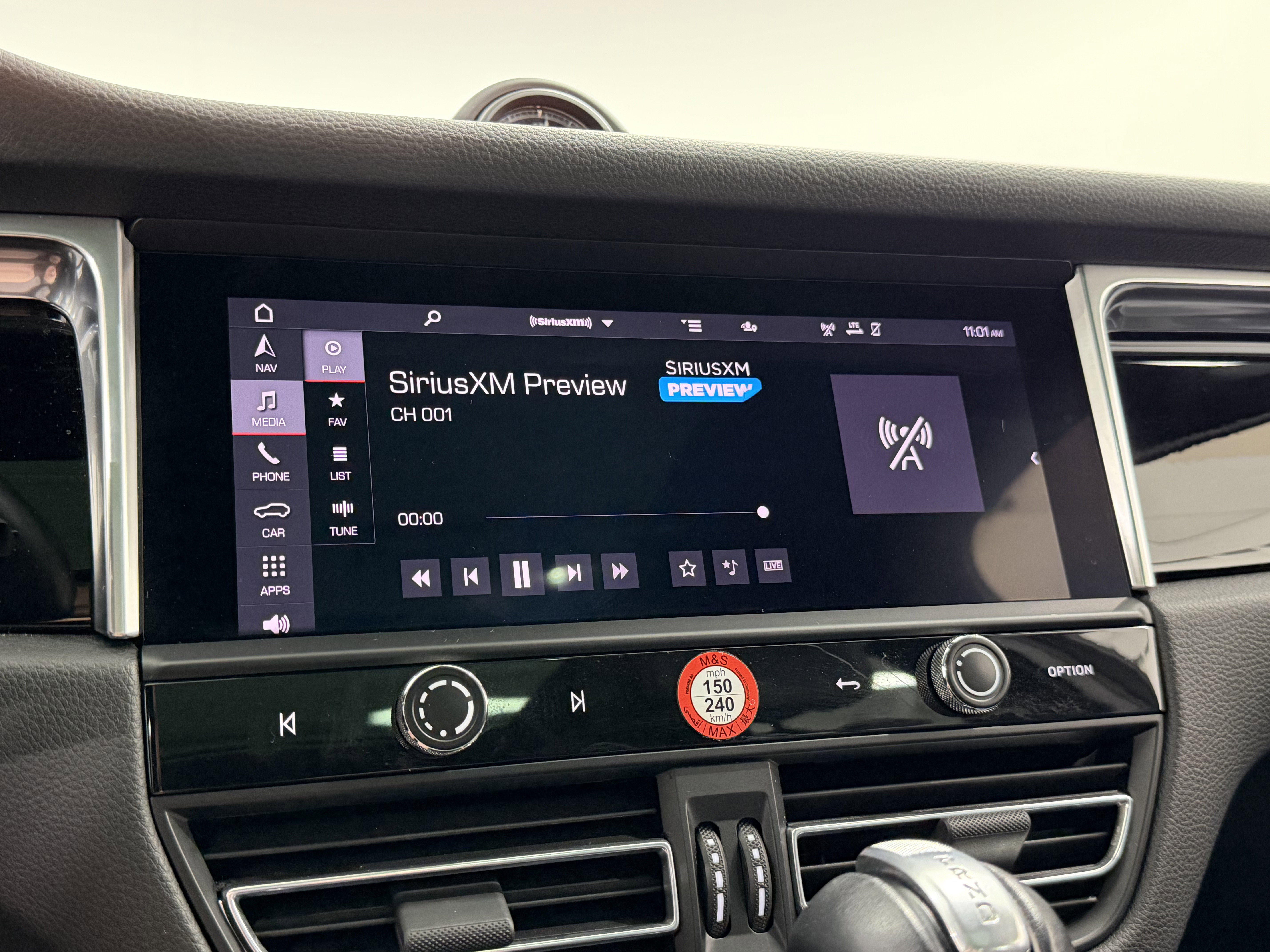 Certified 2022 Porsche Macan image 38