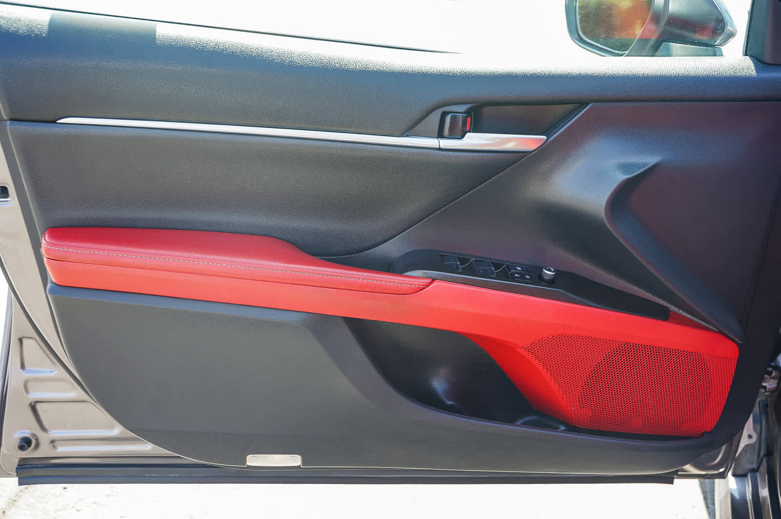 Used 2021 Toyota Camry XSE w/ Navigation Upgrade Package image 21