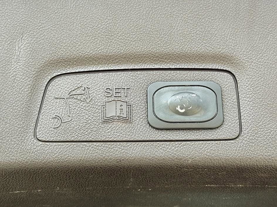 Used 2019 Lincoln MKC Select w/ Select Plus Package image 17