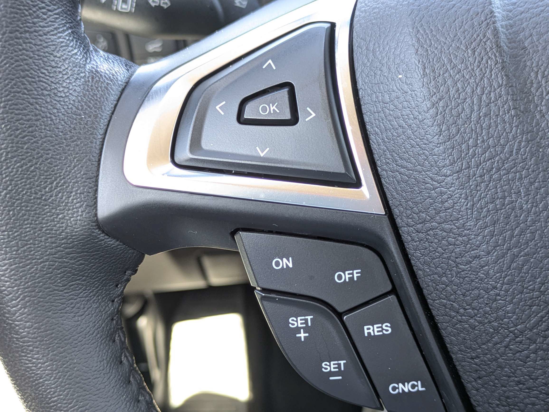 Used 2022 Ford Edge Titanium AWD/4WD image 31