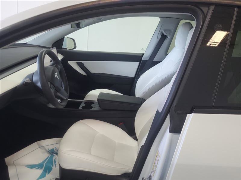 Used 2022 Tesla Model Y Long Range image 9