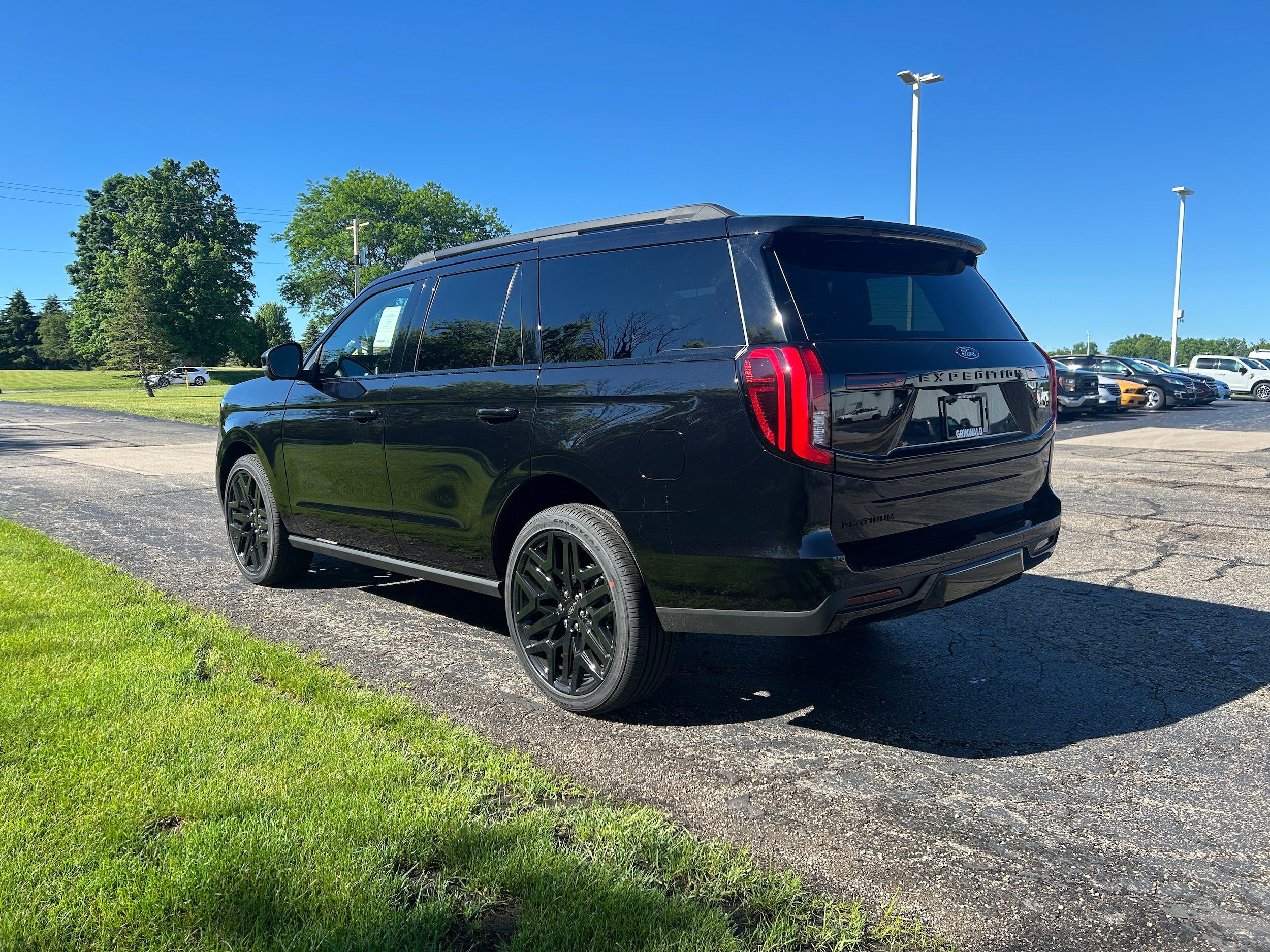 New 2026 Ford Expedition Platinum w/ Stealth Performance Package AWD/4WD image 6