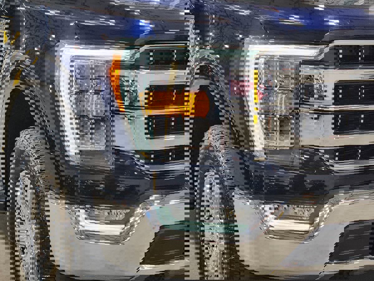 Used 2023 Ford F150 Lariat w/ Trailer Tow Package image 13