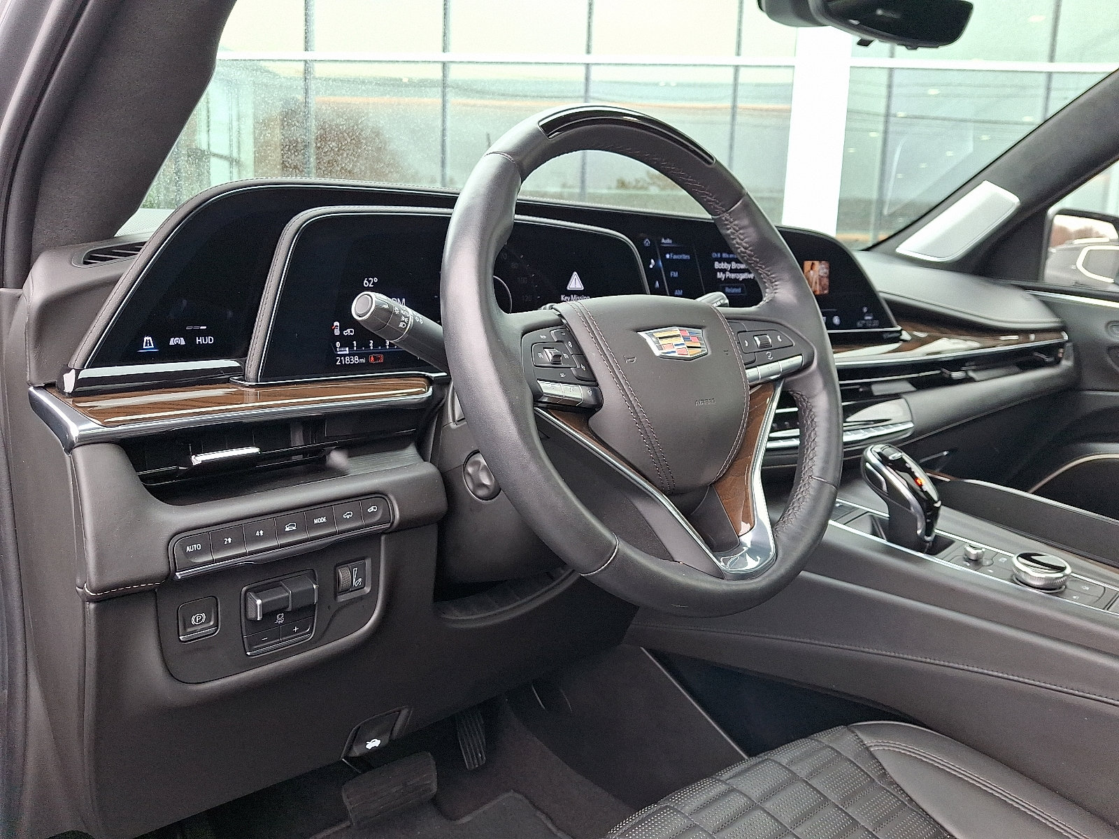 Used 2023 Cadillac Escalade ESV Sport Platinum w/ LPO, ONYX Package image 17