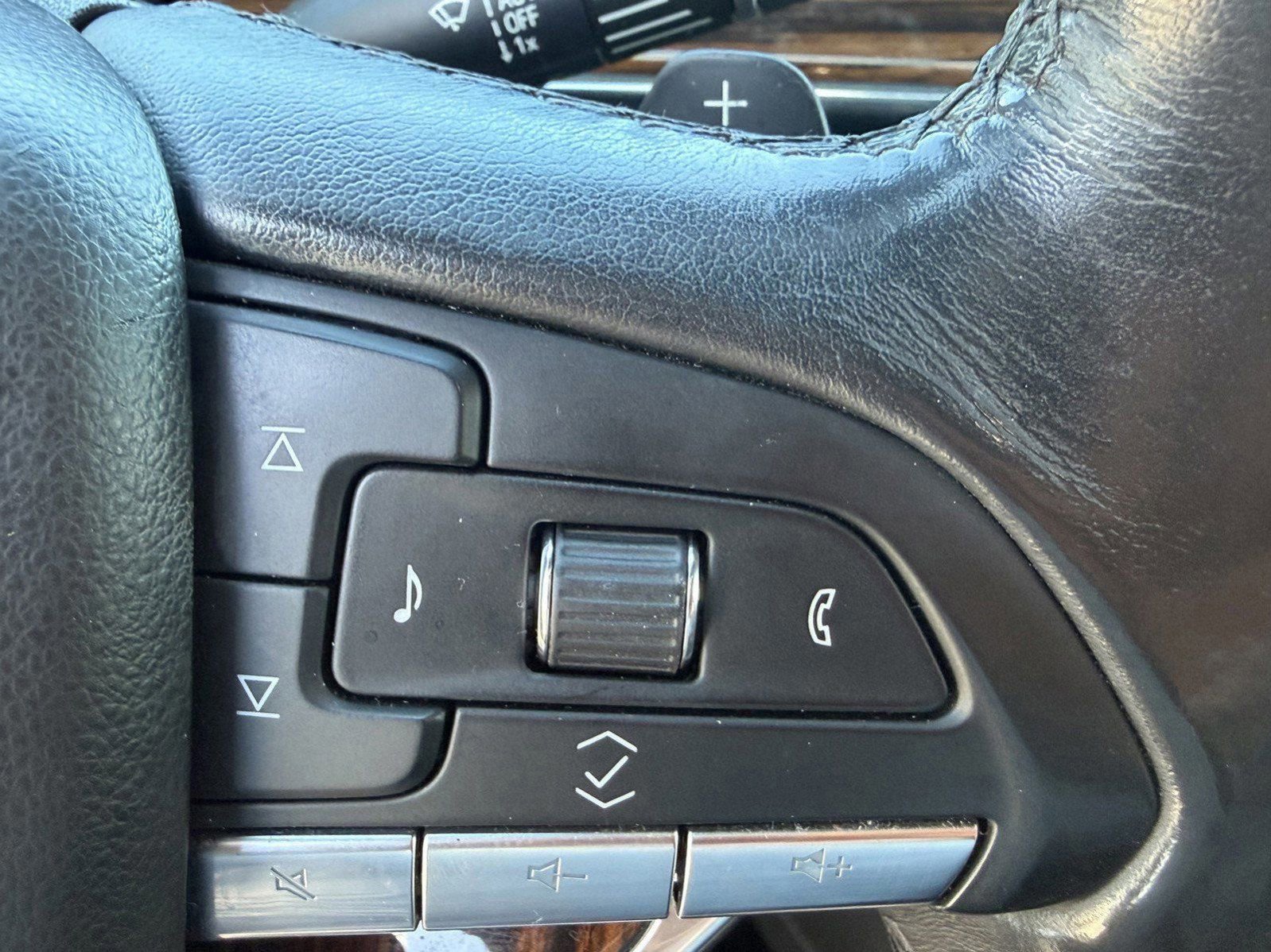 Used 2021 Cadillac Escalade Luxury image 28