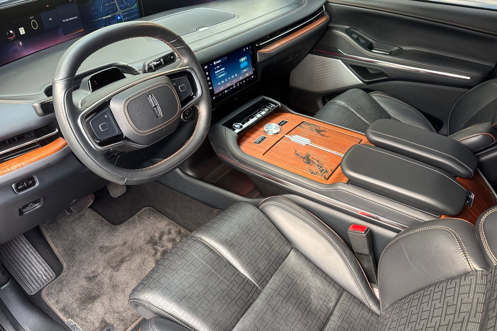 Used 2025 Lincoln Navigator Black Label image 10