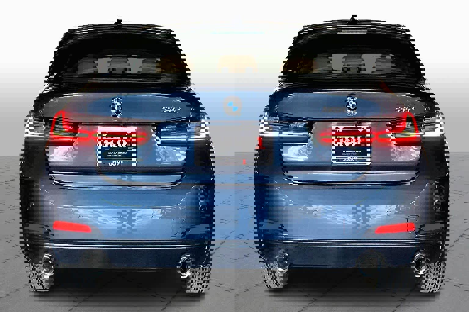 Certified 2025 BMW 330i Sedan image 4