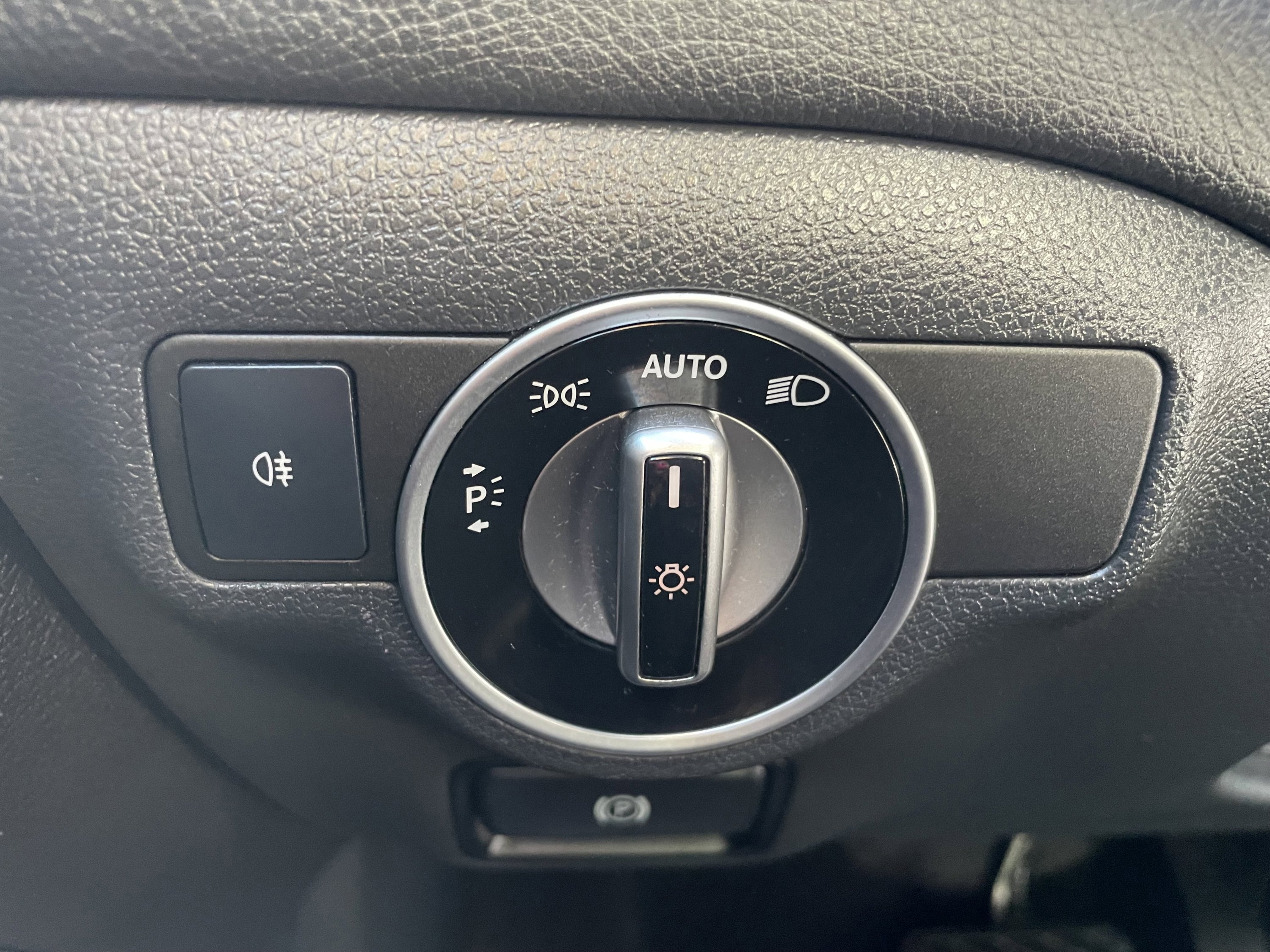 Used 2015 Mercedes-Benz CLA 250 image 12