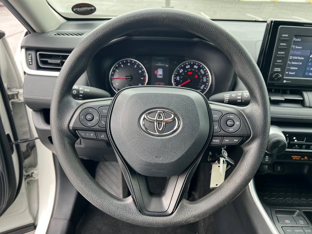 Used 2021 Toyota RAV4 LE AWD/4WD image 14
