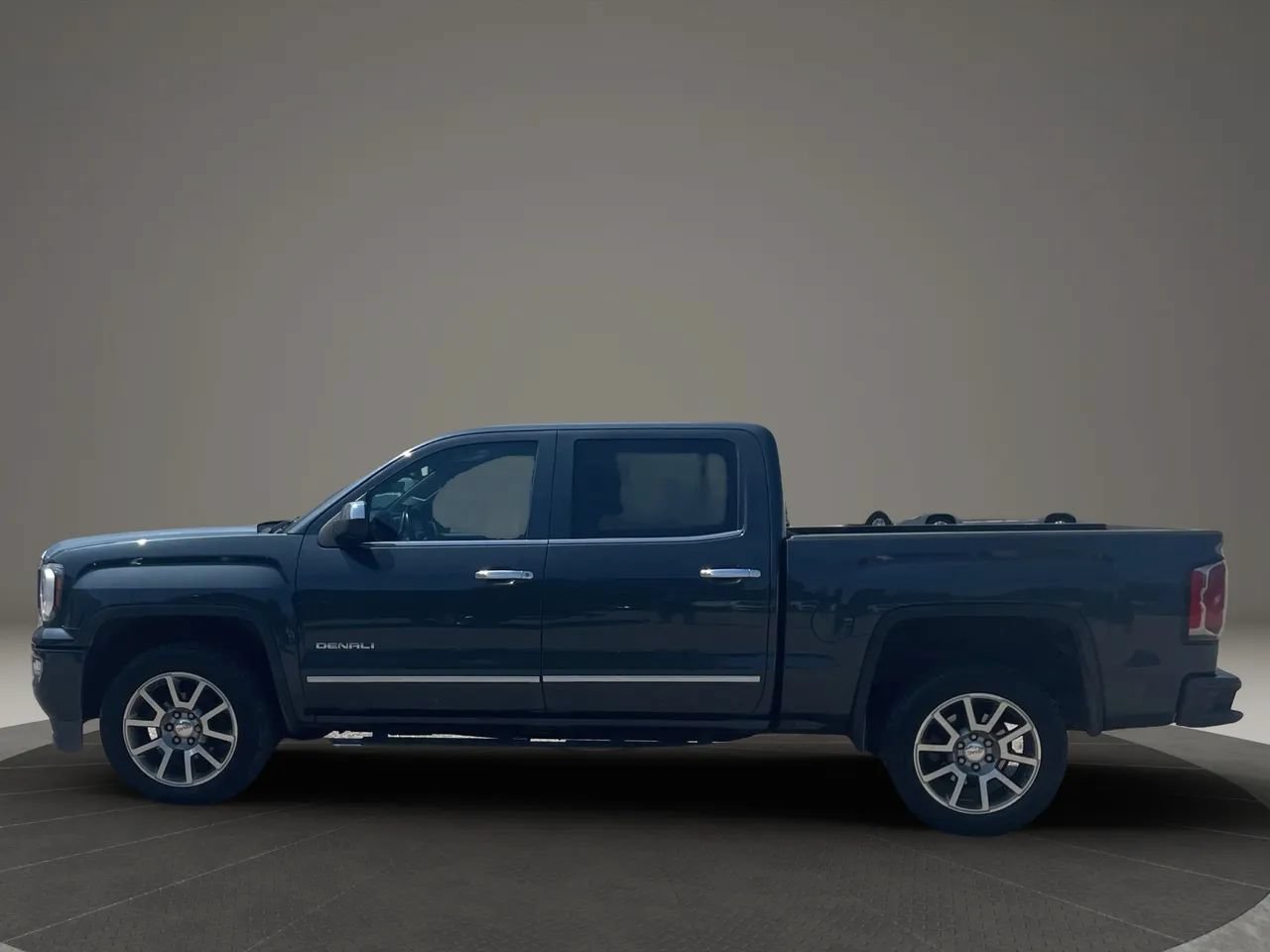 Used 2018 GMC Sierra 1500 Denali AWD/4WD image 3