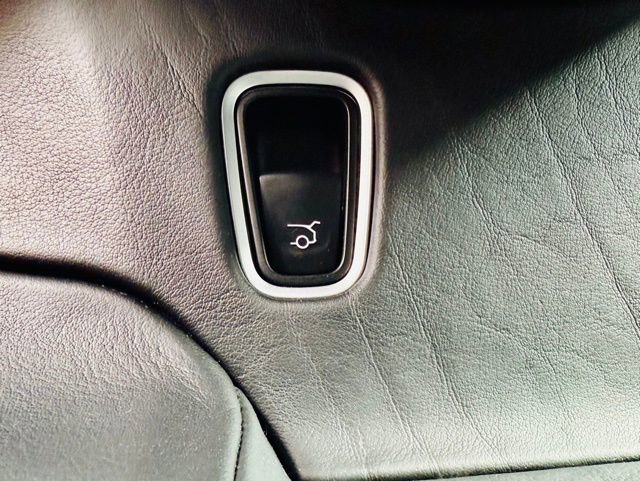 Used 2021 Aston Martin DBX image 33