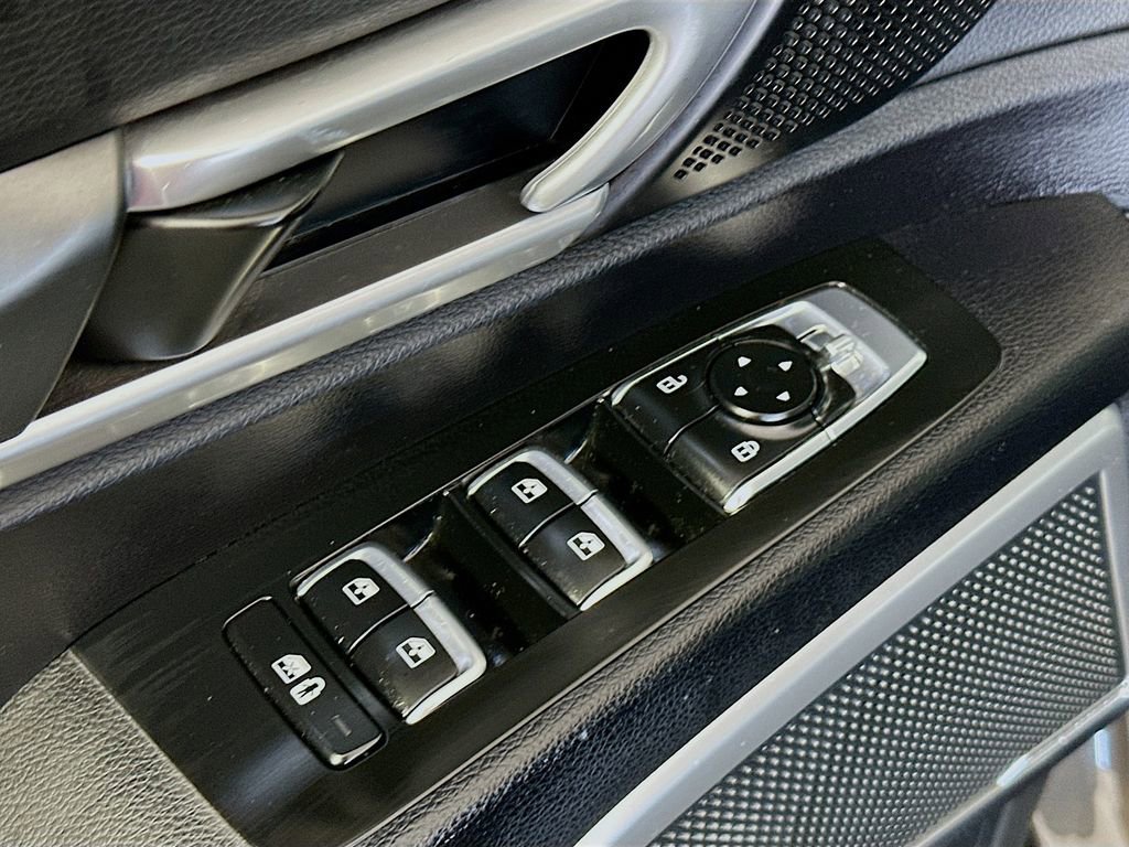 Used 2020 Kia Telluride S w/ S 8 Passenger Seating Package image 17