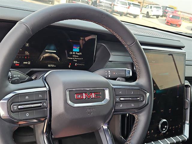 Used 2024 GMC Acadia AT4 w/ Luxury Package image 17