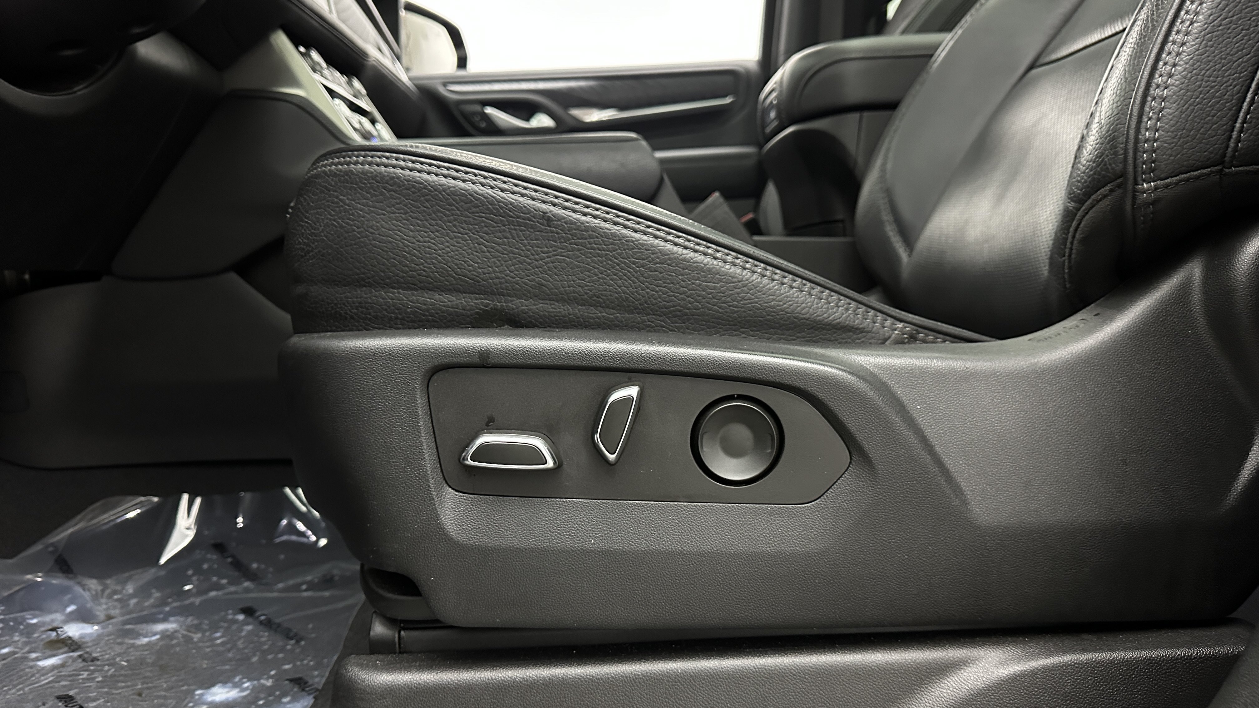 Used 2022 GMC Yukon Denali RWD image 15