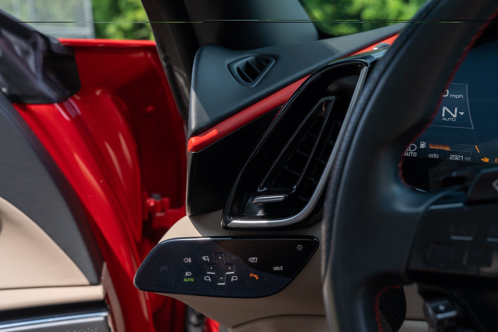 Used 2024 Ferrari Roma Spider RWD image 33