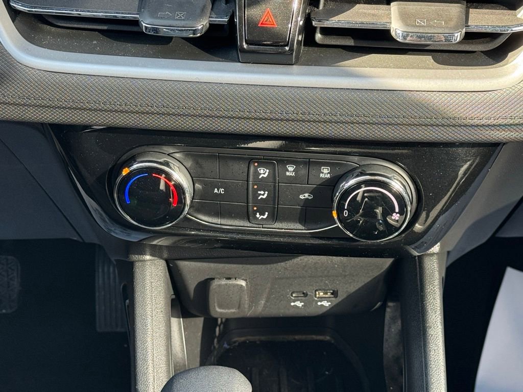 Used 2025 Chevrolet TrailBlazer LT image 38